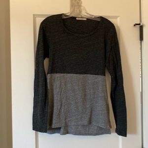 Marine Layer two tone grey long sleeved t-shirt.
